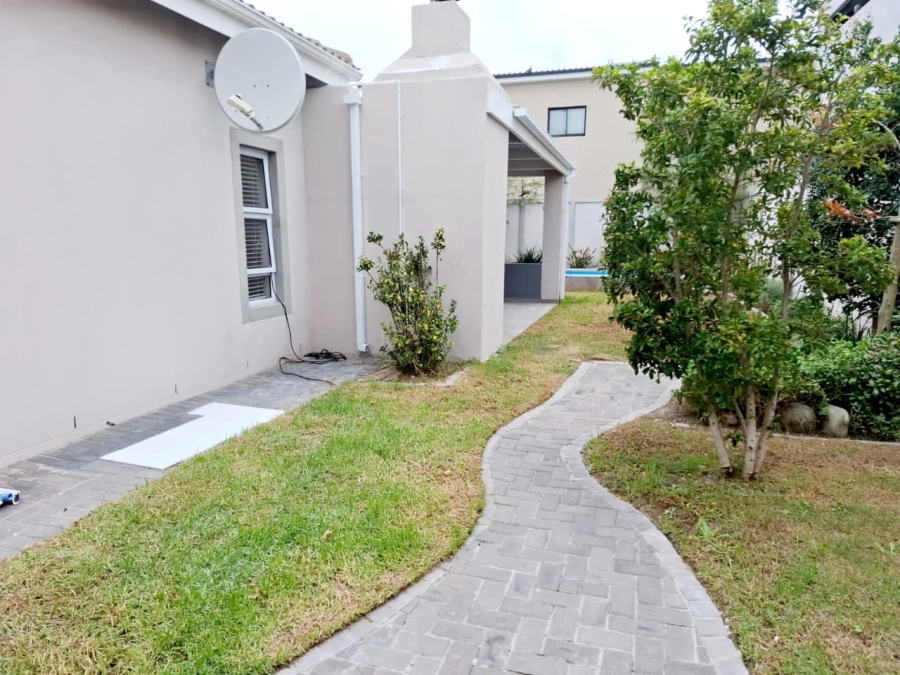 4 Bedroom Property for Sale in Parklands North Western Cape